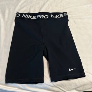Black Nike Pro’s